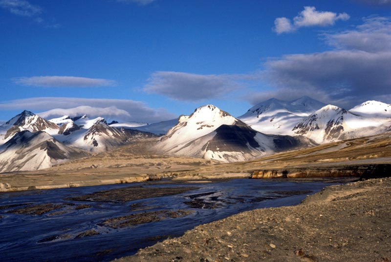 This image has an empty alt attribute; its file name is Web_Valley-Tour-00.jpg