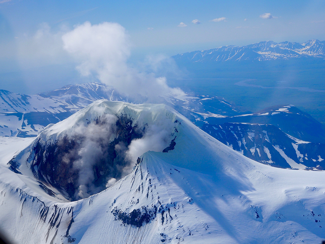 Brooks Lodge Flightseeing Volcano - Martin